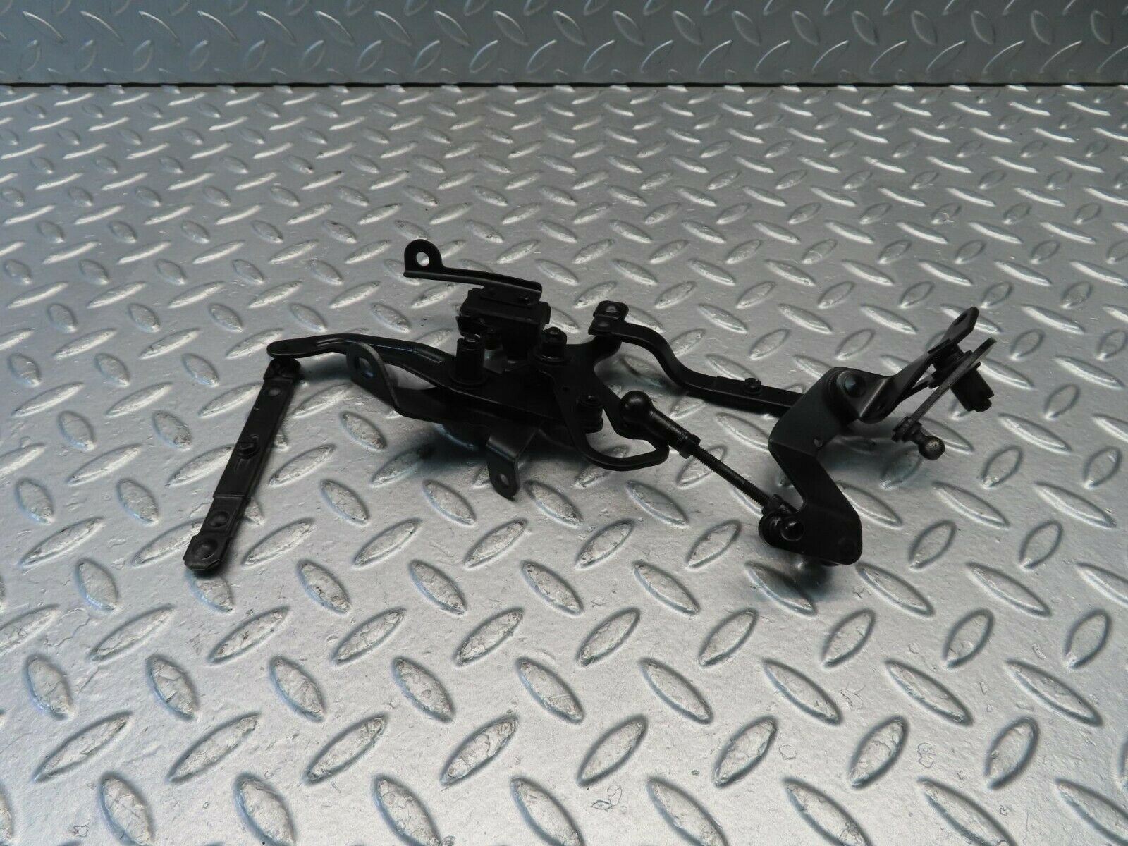 10922 Mercedes-Benz W123 230E Throttle Linkage