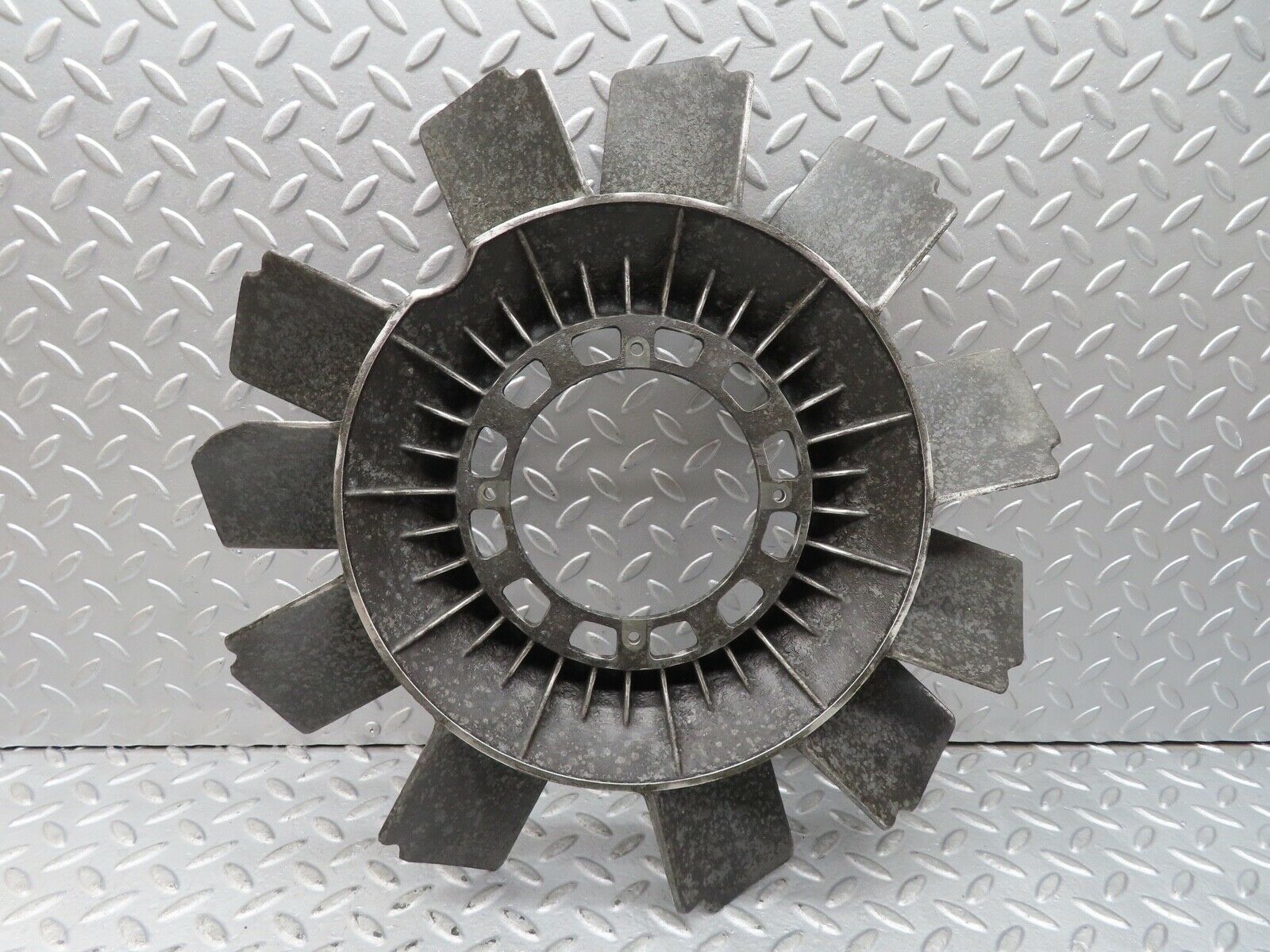 17640 Mercedes-Benz W116 450SEL Engine Cooling Fan