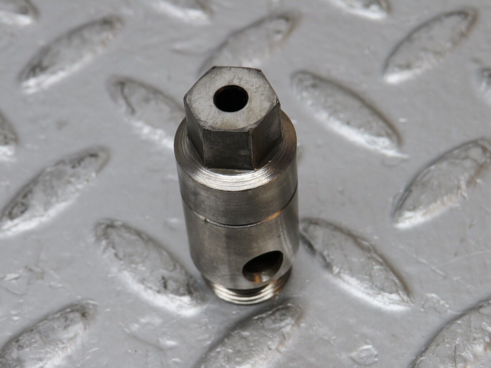 0405 Mercedes-Benz W120 180D Ponton Oil Pressure Valve