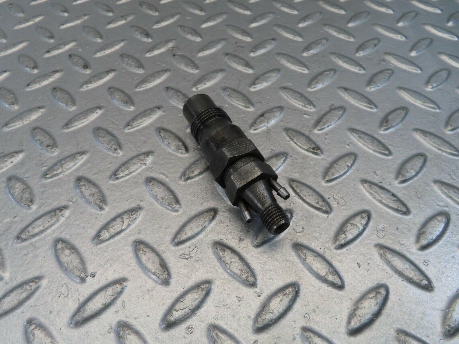 10985 Mercedes-Benz W115 220D Fuel Injector Bosch KCA30sd27/4