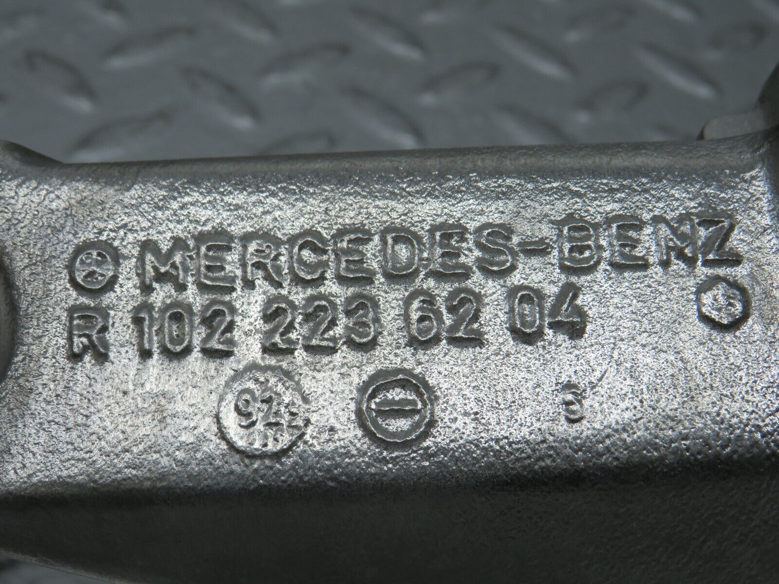 30547 Mercedes-Benz W124 230E Engine Mount Bracket Right Side 1022236204