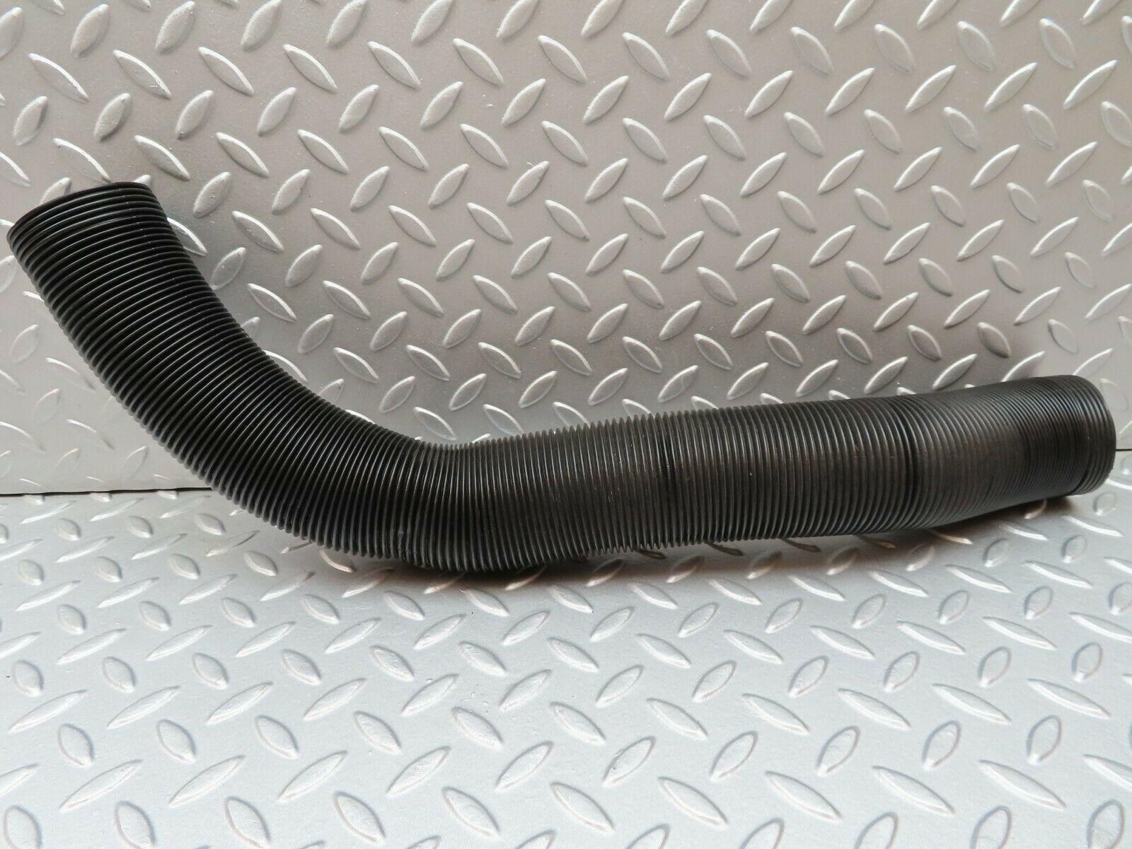 3731 Mercedes-Benz S123 200T Wagon Heater Pipe Air Pipe