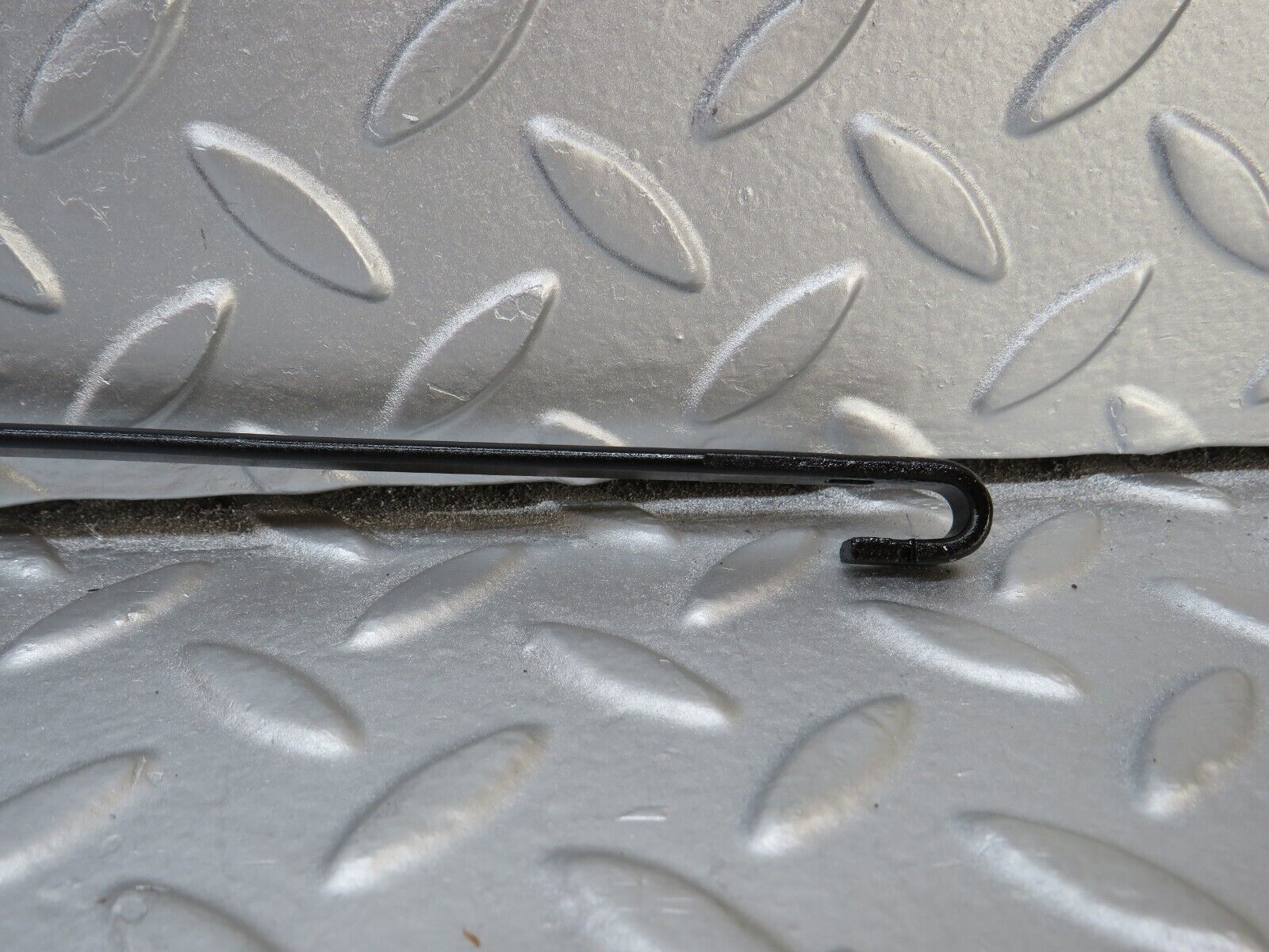 36166 Mercedes-Benz W126 420SE Windscreen Wiper Arm Right Side