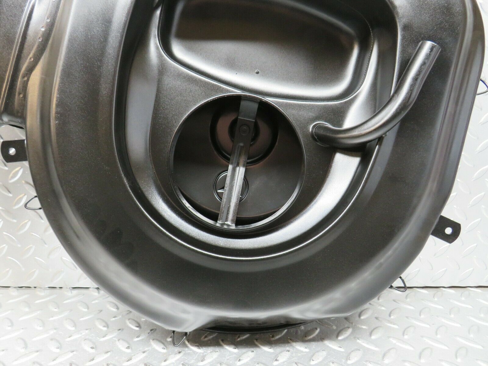 23686 Mercedes-Benz W116 350SE Air Filter Box Housing 0080948902