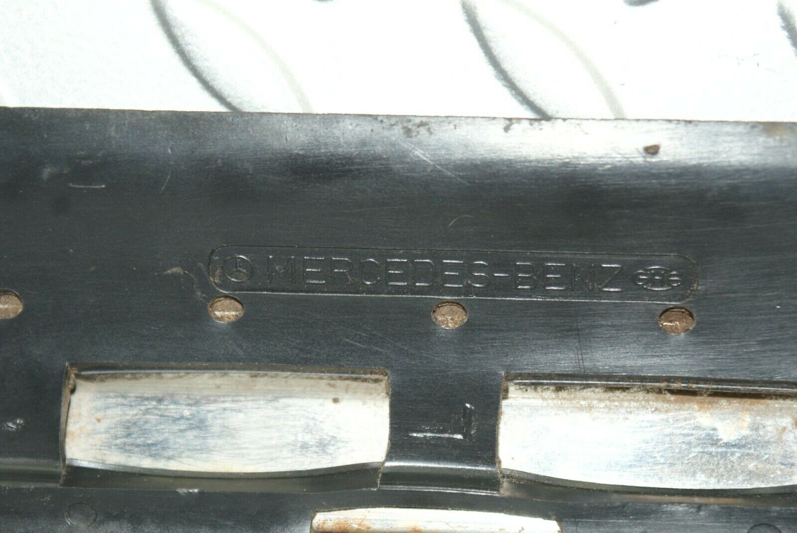 2834 Mercedes-Benz C123 280CE Coupe Front Left Fender Wing Lower Trim