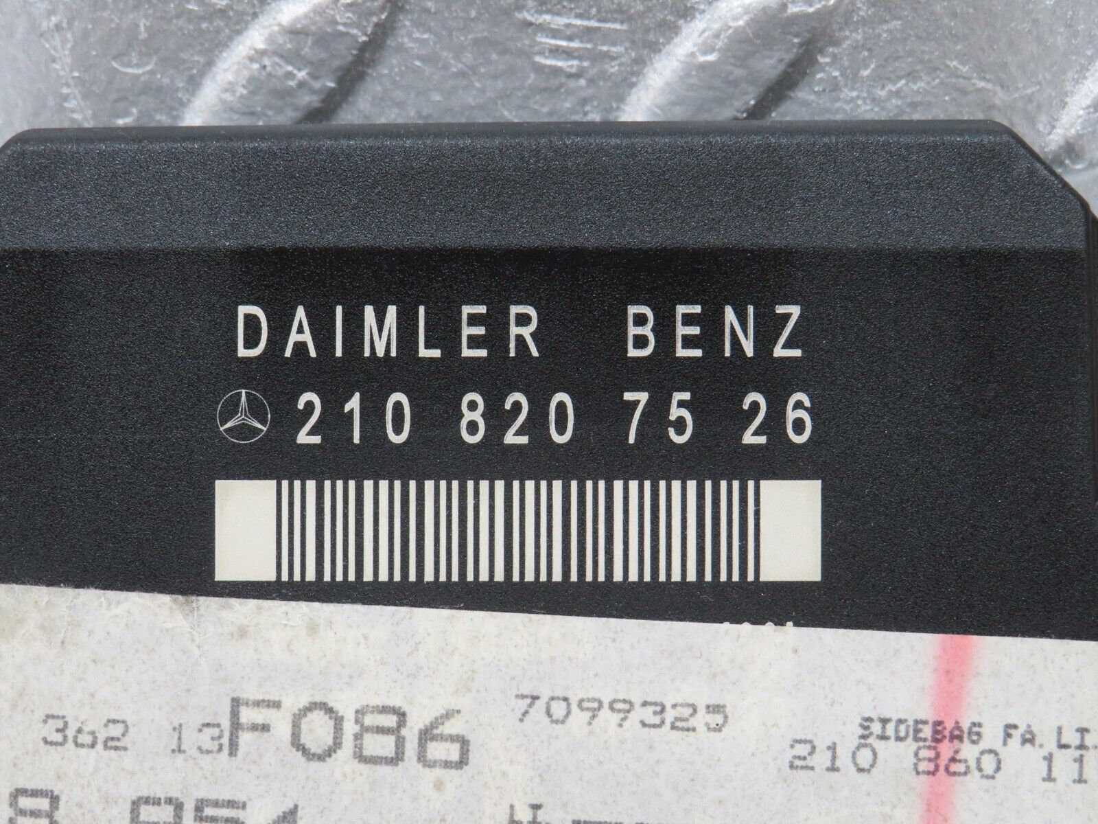 34760 Mercedes-Benz W210 320E Door Control Unit Front Left 2108207526