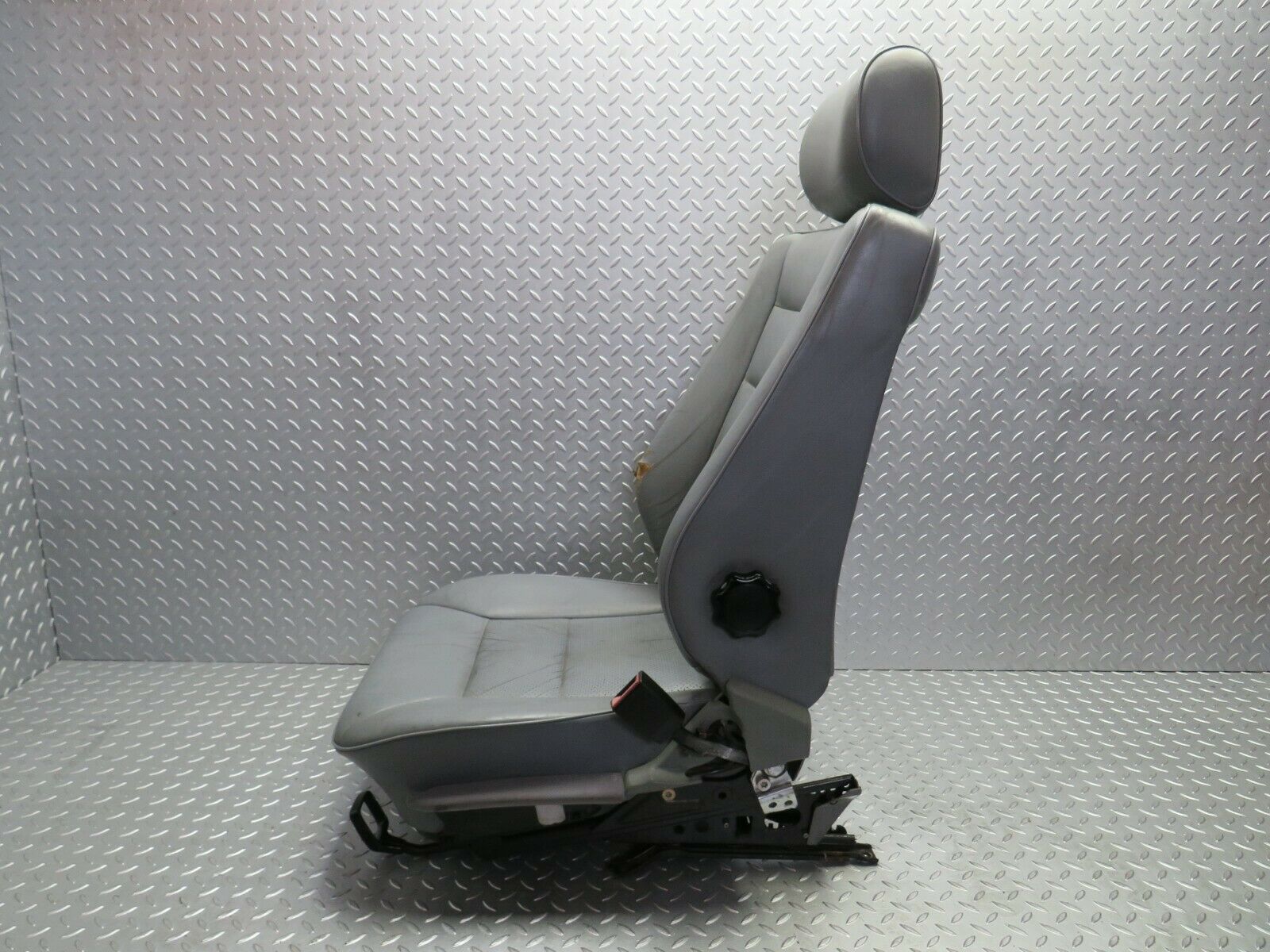 22382 Mercedes-Benz C124 E220 Coupe Front Right Seat Leather Grey 1249102350