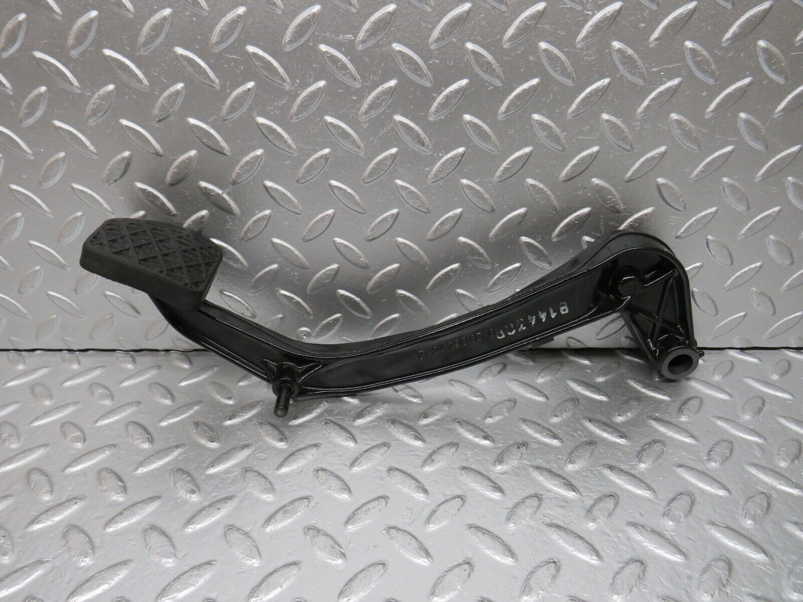 31350 Mercedes-Benz S124 220TE Clutch Pedal 1242900316 2012910282