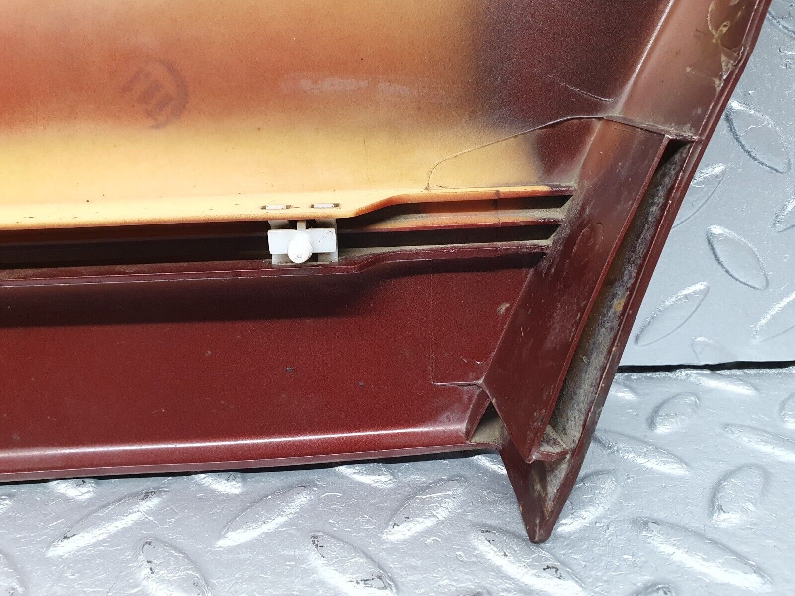 40938 Mercedes-Benz W126 300SE Front Left Fender Wing Moulding Trim 1266903540