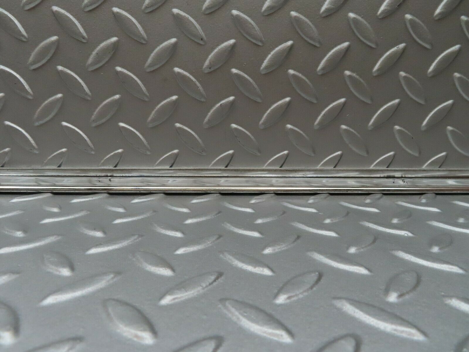 3743 Mercedes-Benz S123 200T Wagon Front Left Door Chrome Moulding Trim