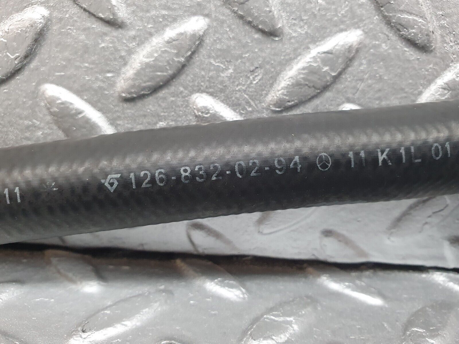 41042 Mercedes-Benz W126 300SE Heater Hose 1268320294