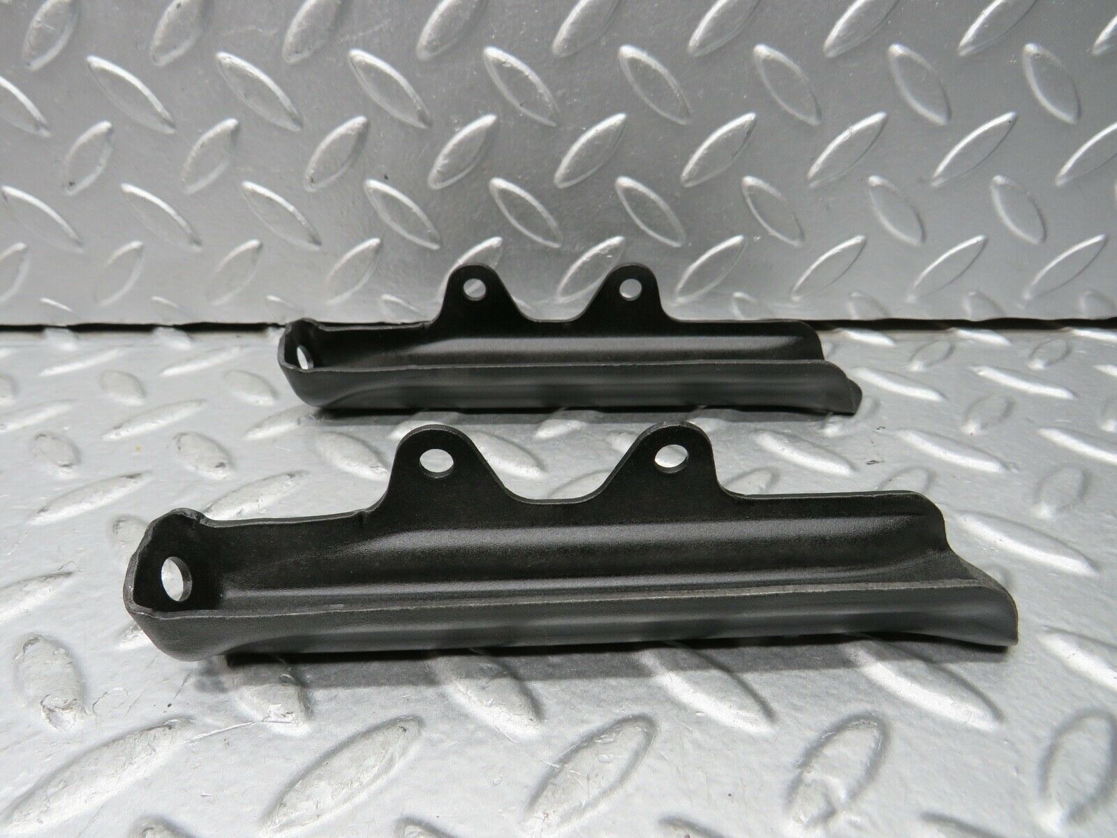 21895 Mercedes-Benz W126 300SE Air Intake Manifold Bracket