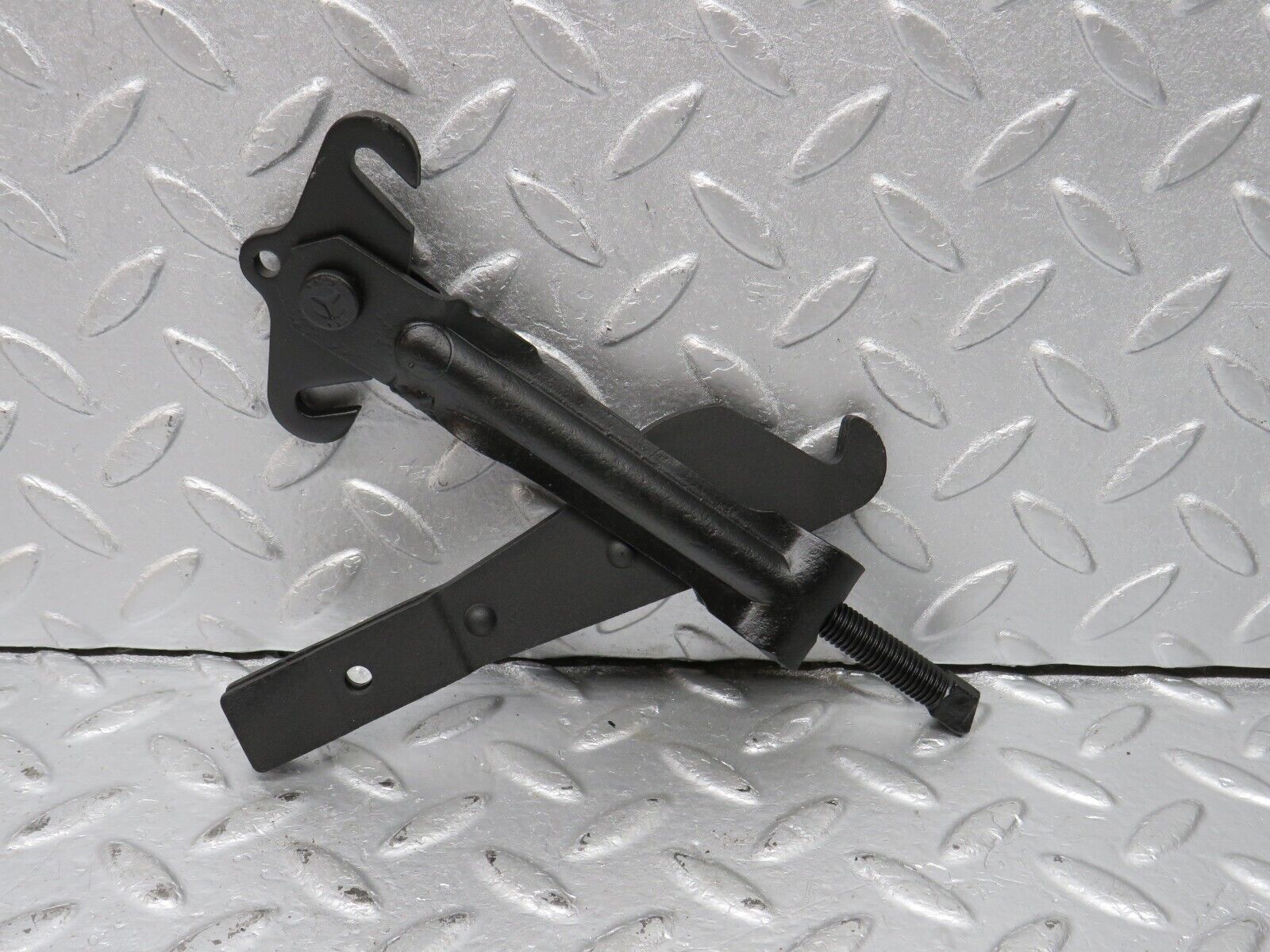 40544 Mercedes-Benz W123 300D Handbrake Adjusting Handbrake Regulator