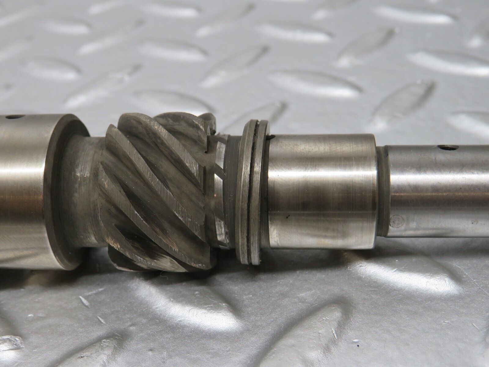32905 Mercedes-Benz W123 300D Intermediate Shaft Gear