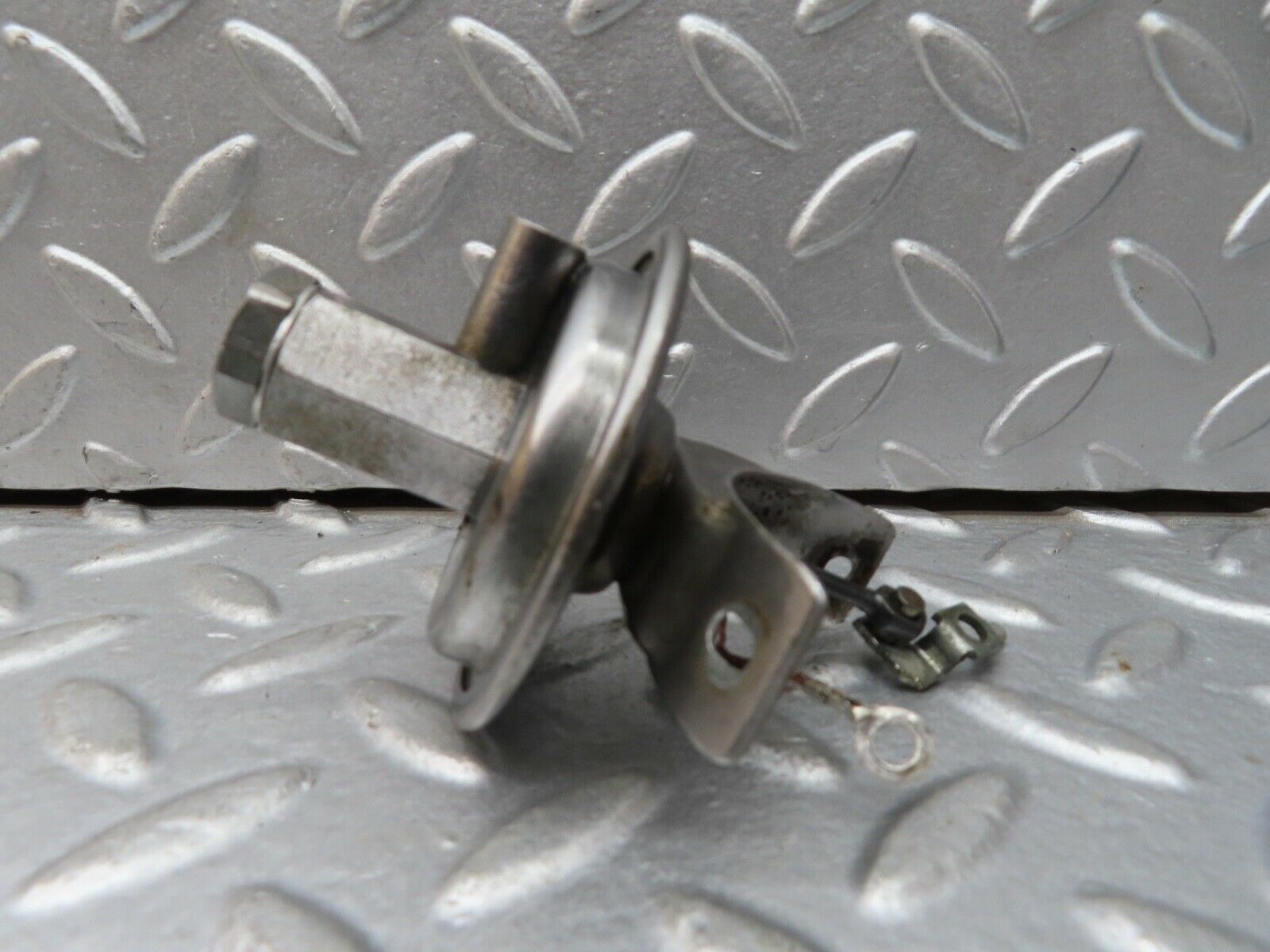 18747 Mercedes-Benz W120 W121 Ponton Ignition Distributor Vacuum Control Valve