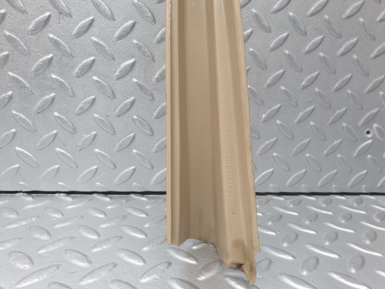 40977 Mercedes-Benz W126 300SE Rear Right Door Window Frame Cover 1267350671