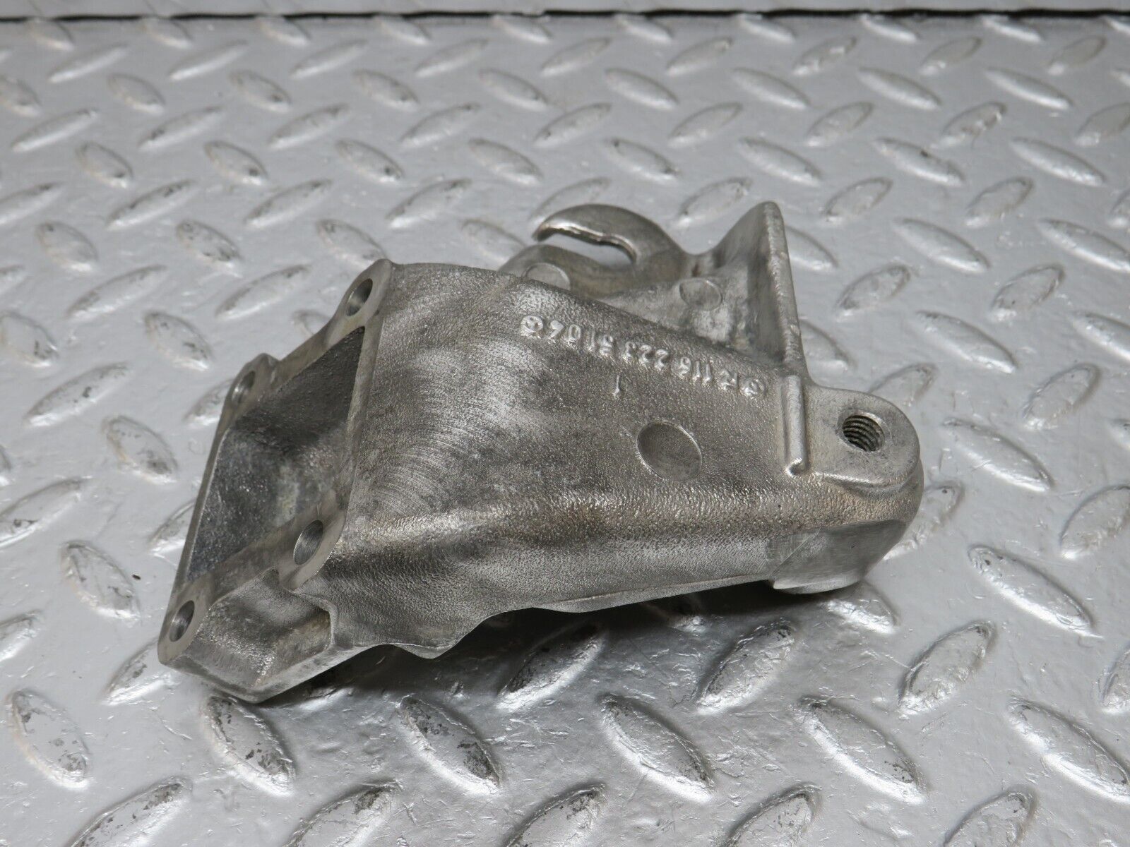 34506 Mercedes-Benz C126 380SEC Engine Mount Bracket Right Side 1162235104