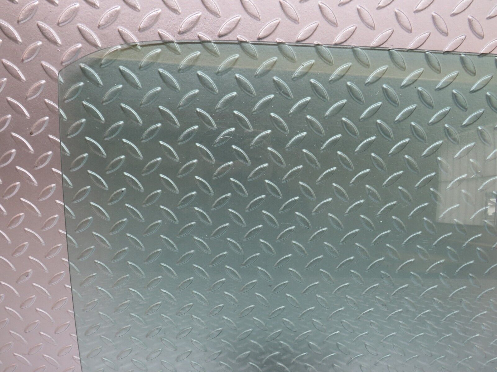 33992 Mercedes-Benz W124 260E Rear Right Door Window Glass