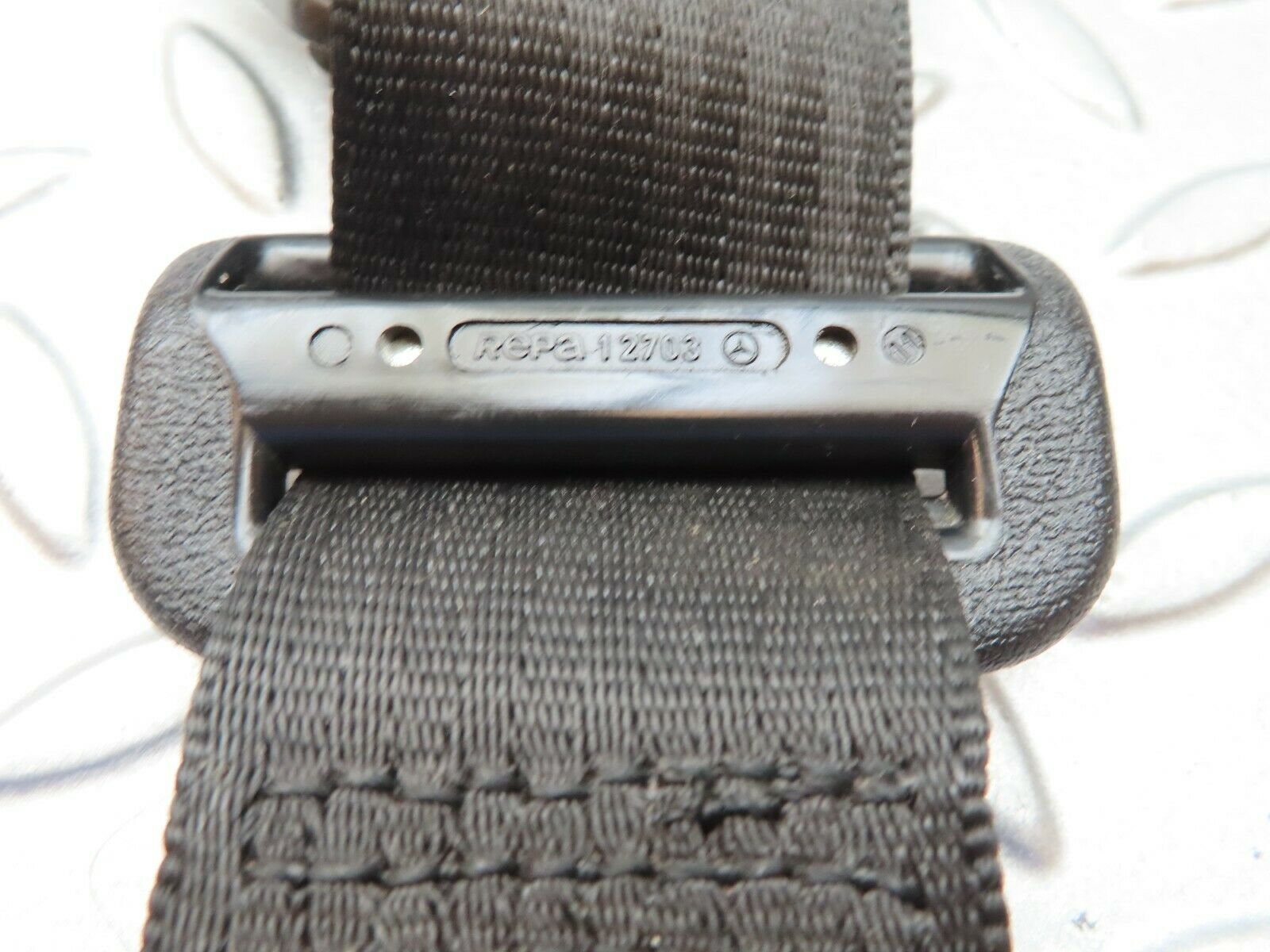 4403 Mercedes-Benz W123 230E Front Left Seat Belt 2018601685