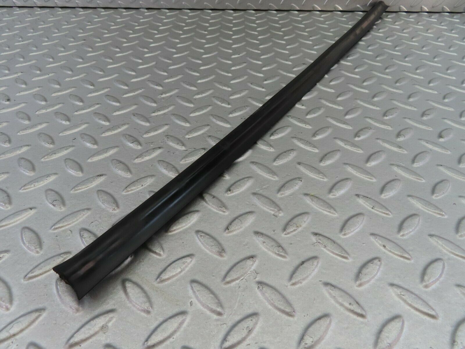 7653 Mercedes-Benz S123 230TE Wagon Window Weatherstrip Outer Seal Front Left