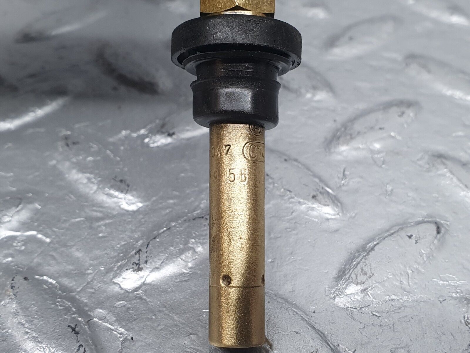 41034 Mercedes-Benz W126 300SE Fuel Injector Bosch 0000785623 0437502047