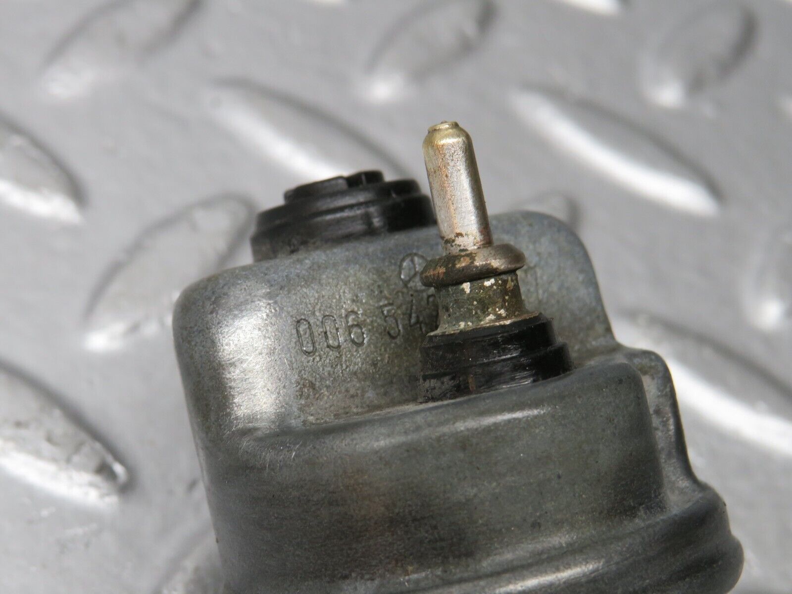 39712 Mercedes-Benz R129 320SL Coupe Oil Pressure Sensor 0065429417