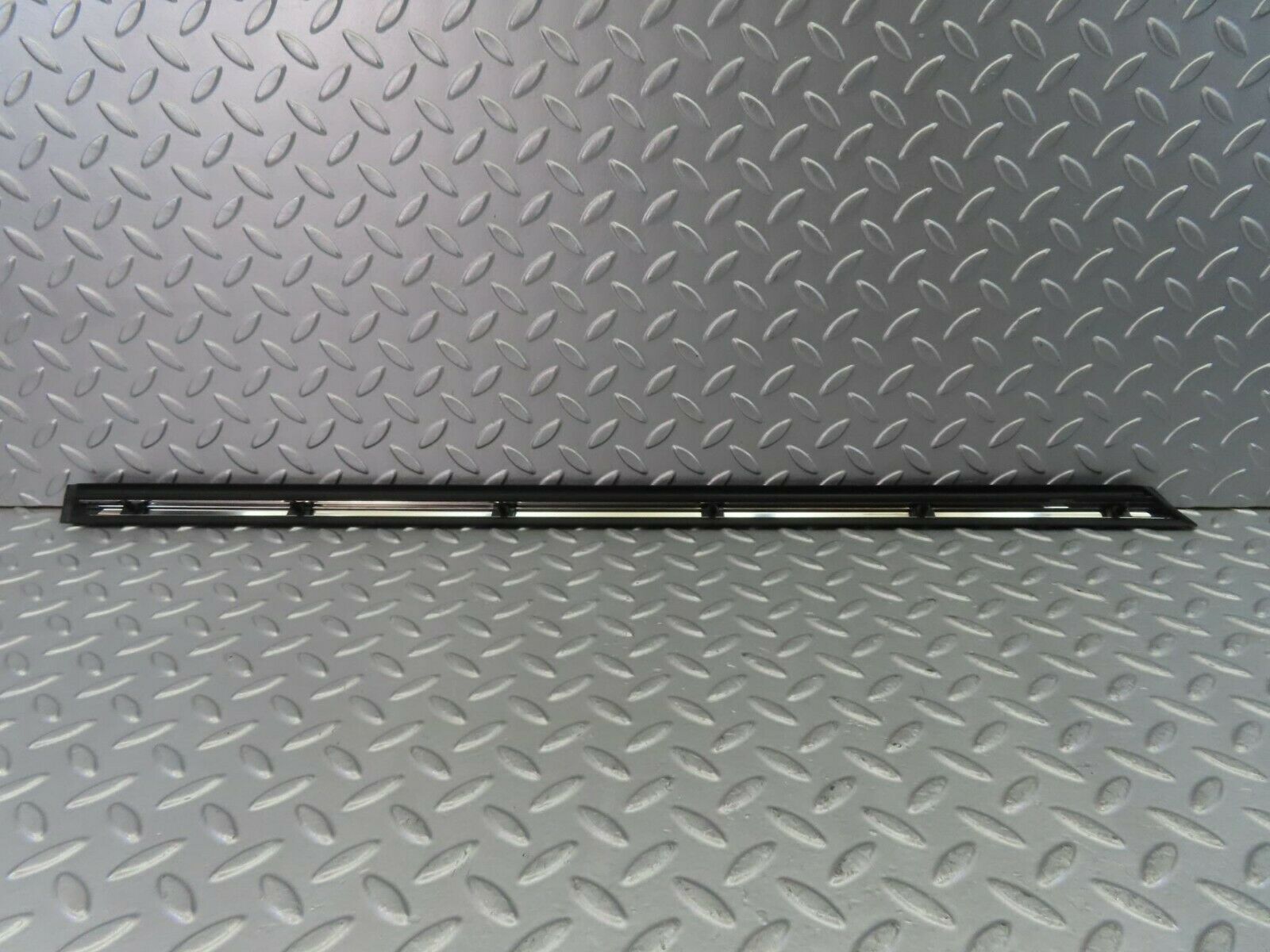 10294 Mercedes-Benz W116 Rear Left Door Centre Moulding Trim