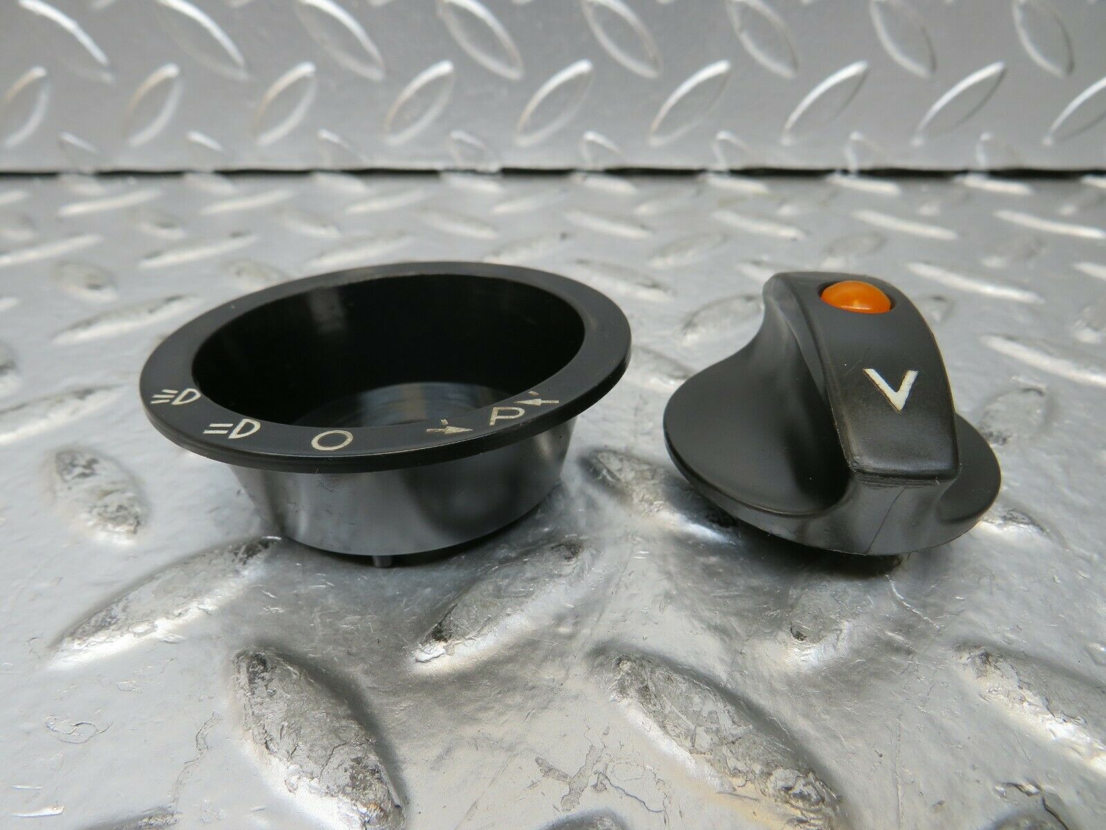 23327 Mercedes-Benz W116 350SE Headlight Switch Black Collar And Knob