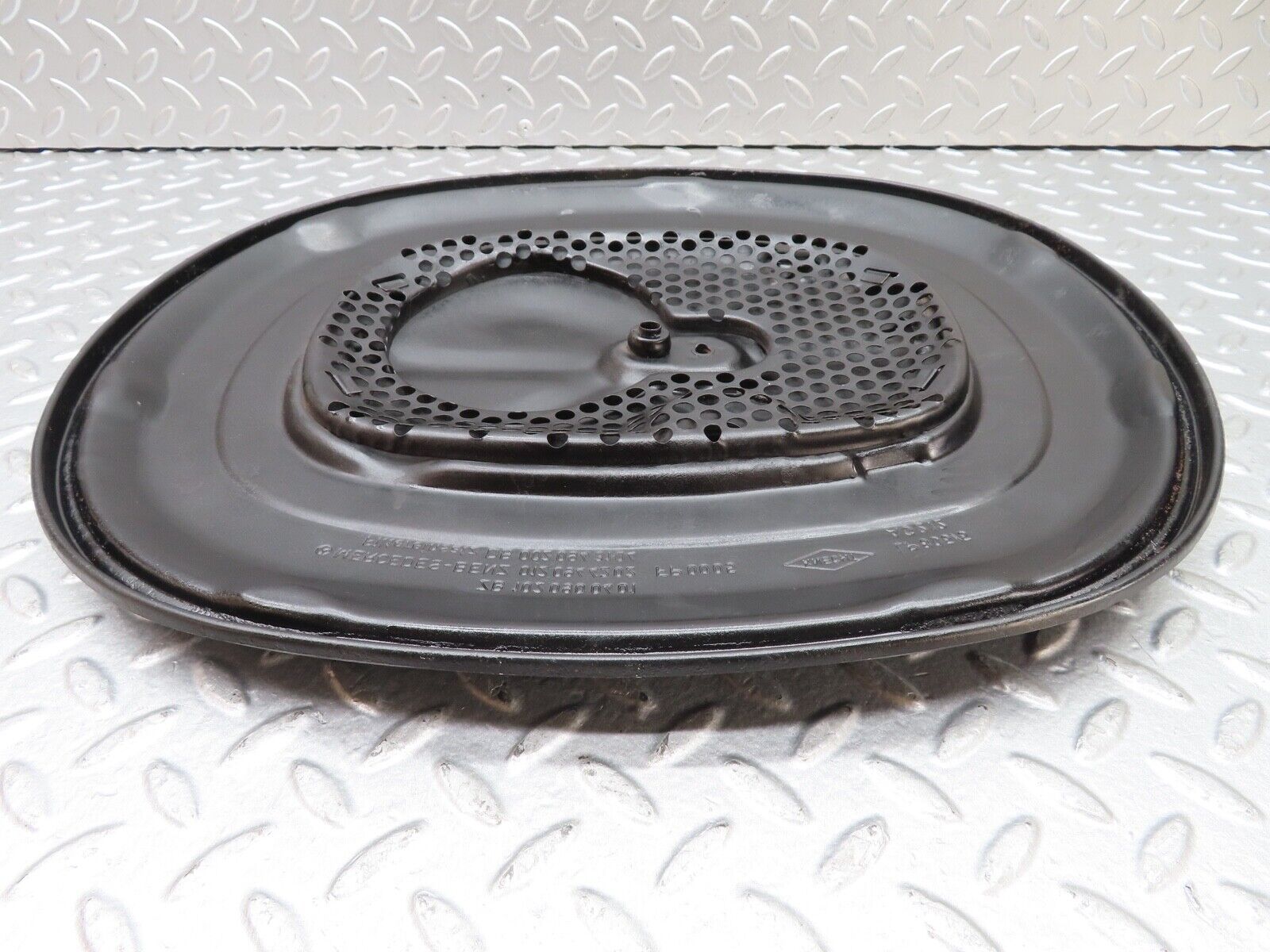 18494 Mercedes-Benz W123 230E Air Filter Box Housing Lid 1020900401