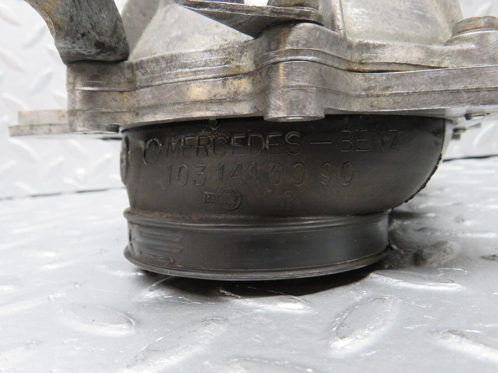 38812 Mercedes-Benz W201 190E 2.6L Air Flow Mass Meter Sensor Bosch 1031410090 0438121033 1031410345