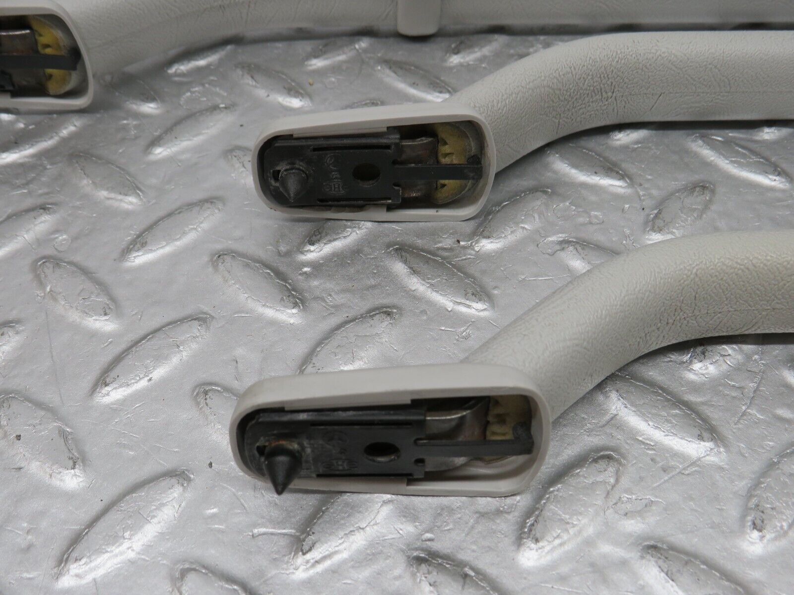 36061 Mercedes-Benz W126 420SE Interior Roof Grab Handle Set Grey