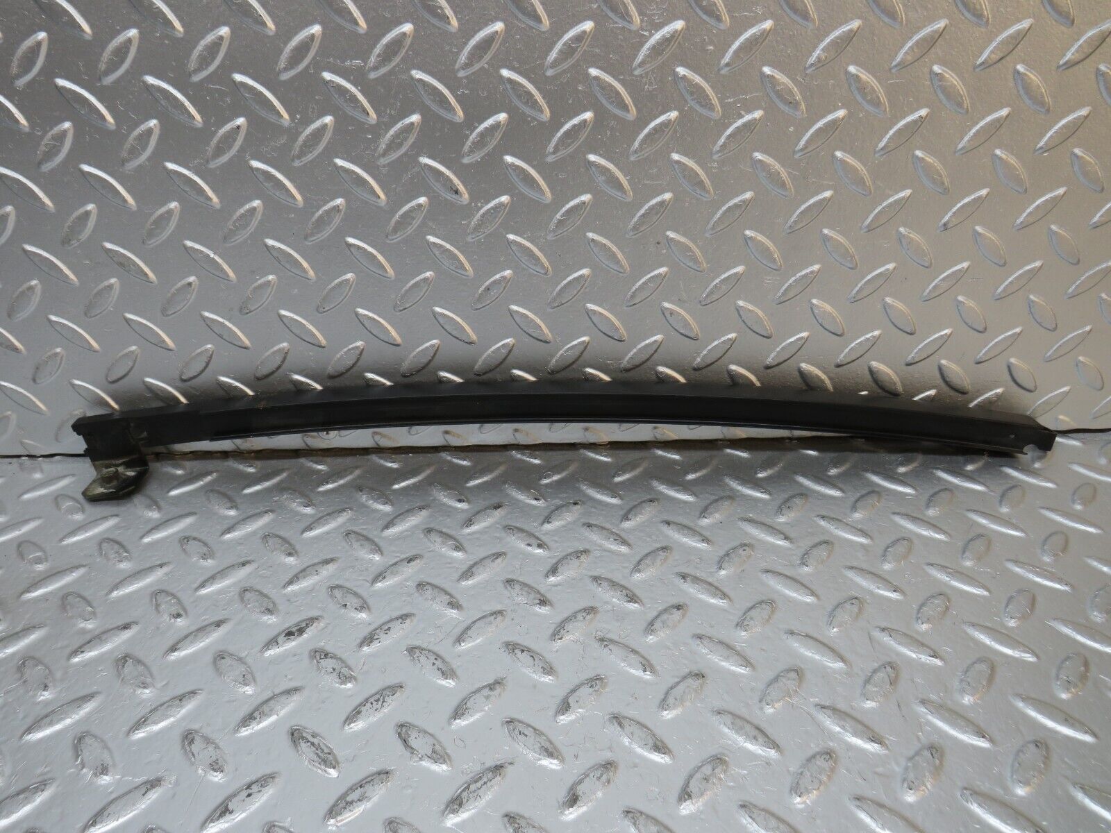 31211 Mercedes-Benz S124 220TE Wagon Rear Left Door Window Channel