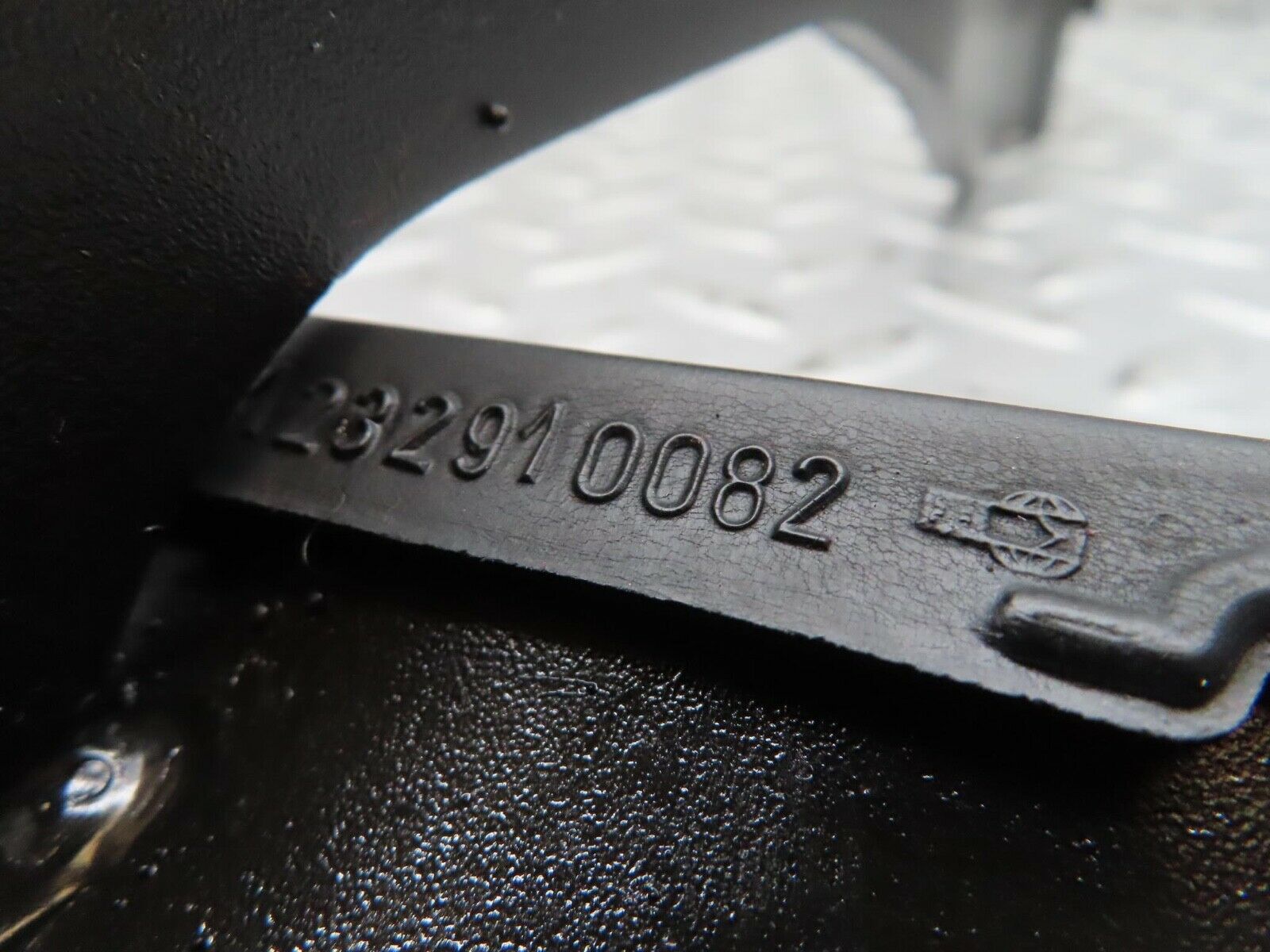 7020 Mercedes-Benz W123 230E Brake Pedal 1232910082