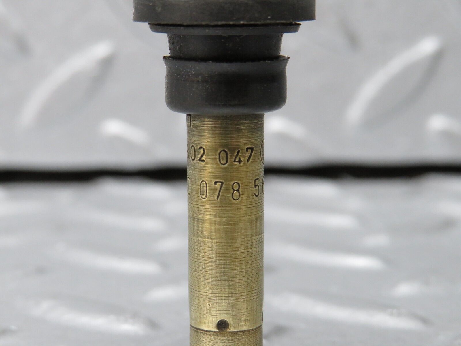 38905 Mercedes-Benz W201 190E 2.6L Fuel Injector Bosch 0000785623 0437502047