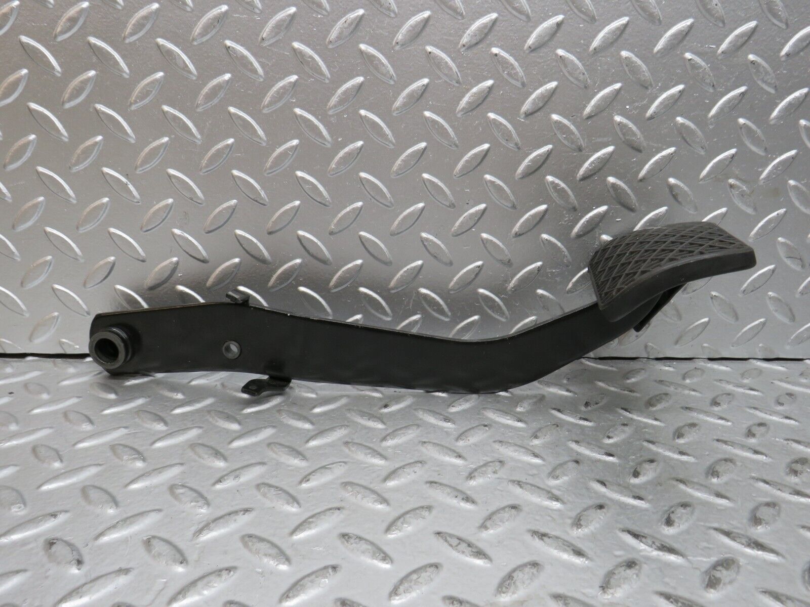 29035 Mercedes-Benz C124 320CE Coupe Brake Pedal With Rubber 1232910082