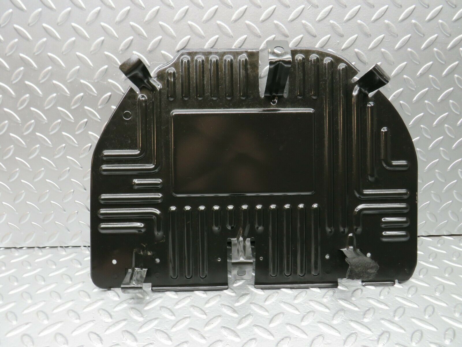 22339 Mercedes-Benz C124 E220 Coupe Front Right Floor Relay Cover 2028171320