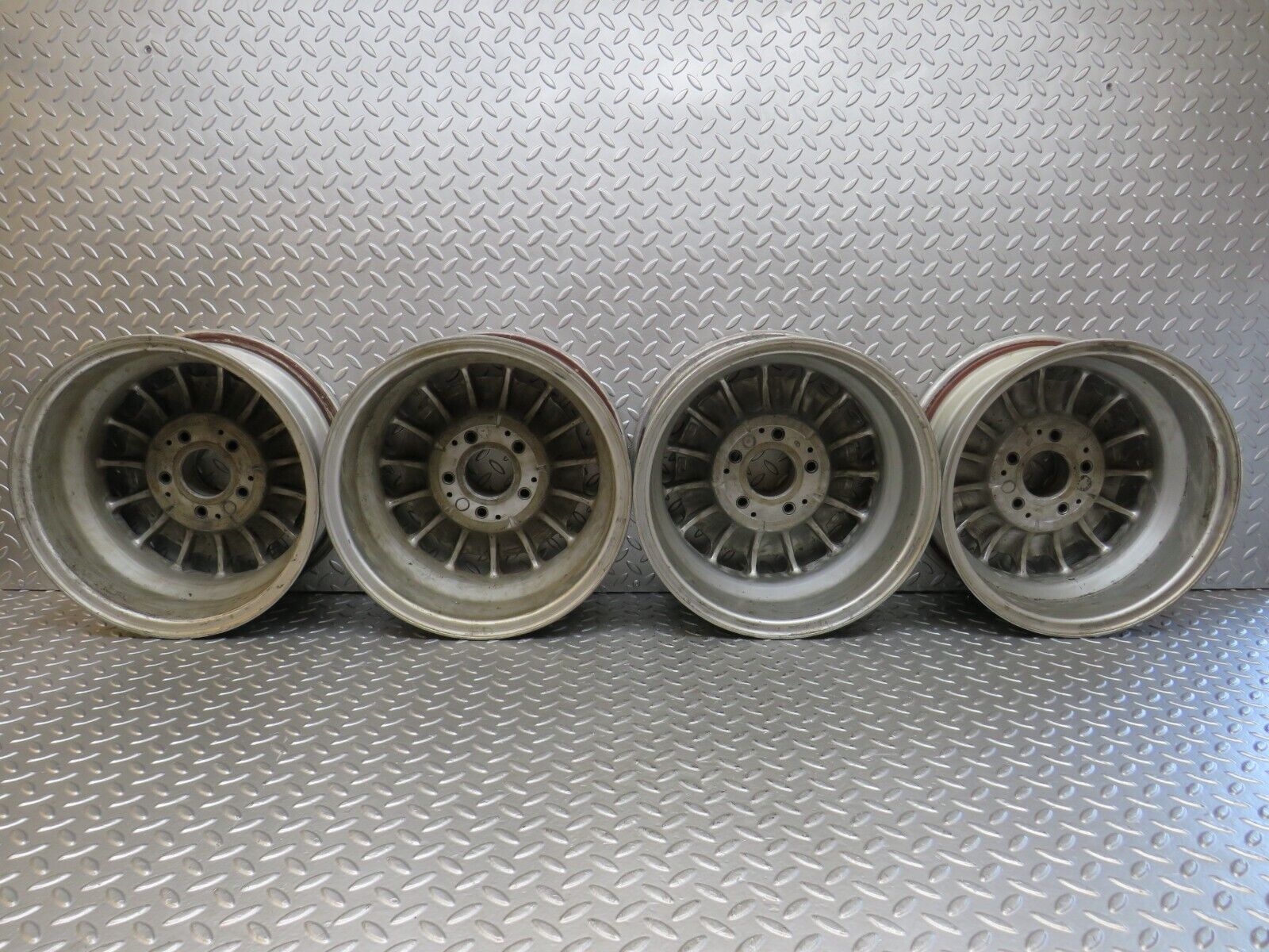 27480 Mercedes-Benz W123 Alloy Wheel Set Mexican Hat 6Jx14H2 ET30 1264001902