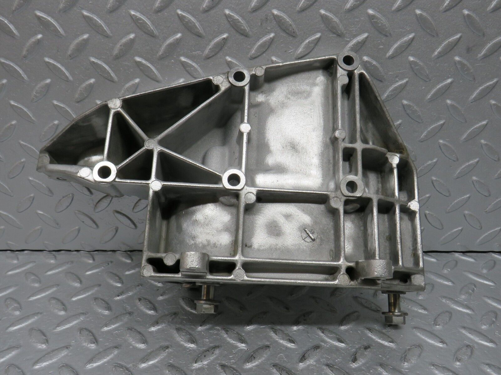 38625 Mercedes-Benz R129 280SL Coupe Alternator Generator Bracket 1041550135