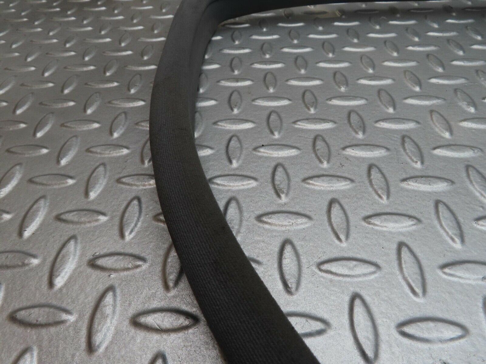 15019 Mercedes-Benz W140 S320 Front Right Door Seal