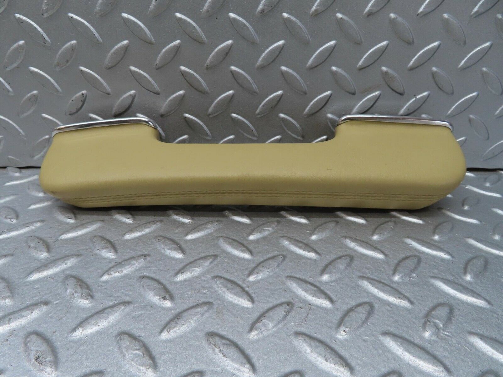 13452 Mercedes-Benz W123 200 Interior Door Handle Rear Right Cream 1239702001