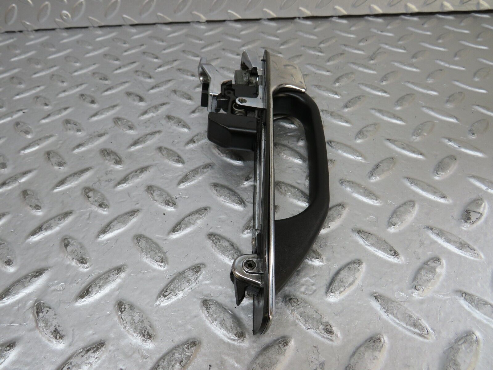 27053 Mercedes-Benz W123 280E Front Right Exterior Door Handle No Key