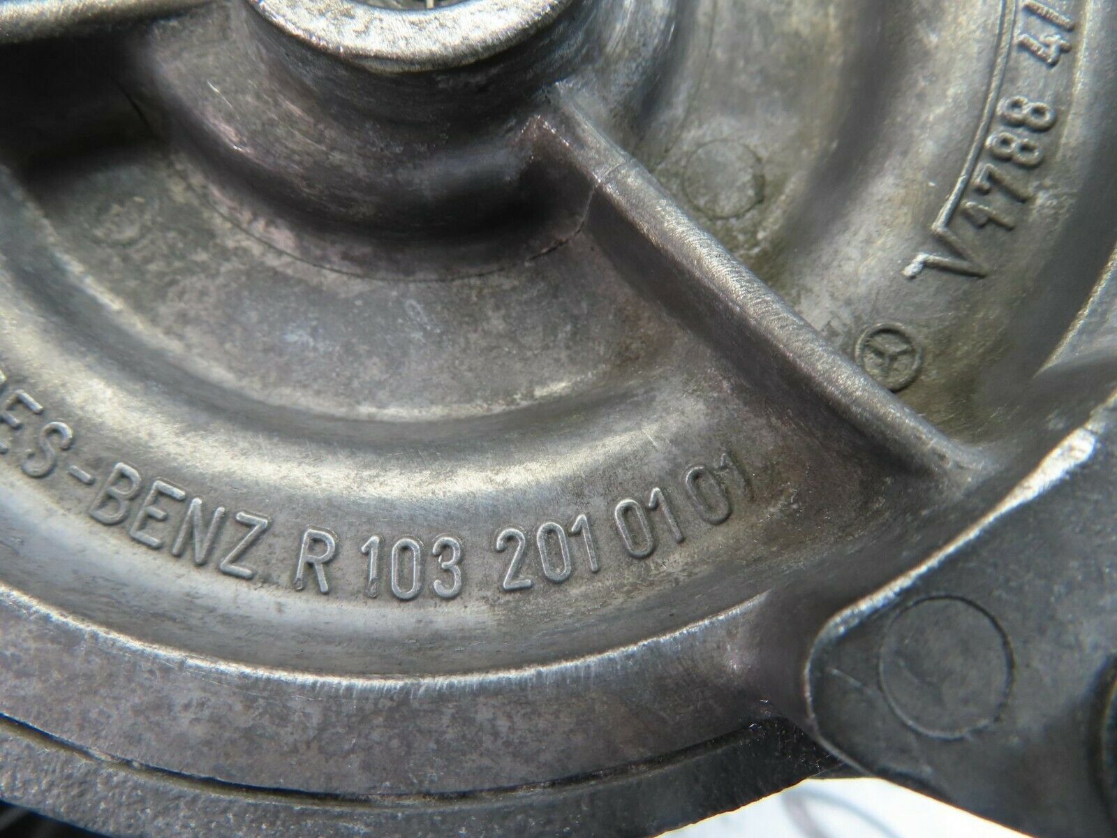 9428 Mercedes-Benz C124 300CE Coupe Water Pump 1032010101