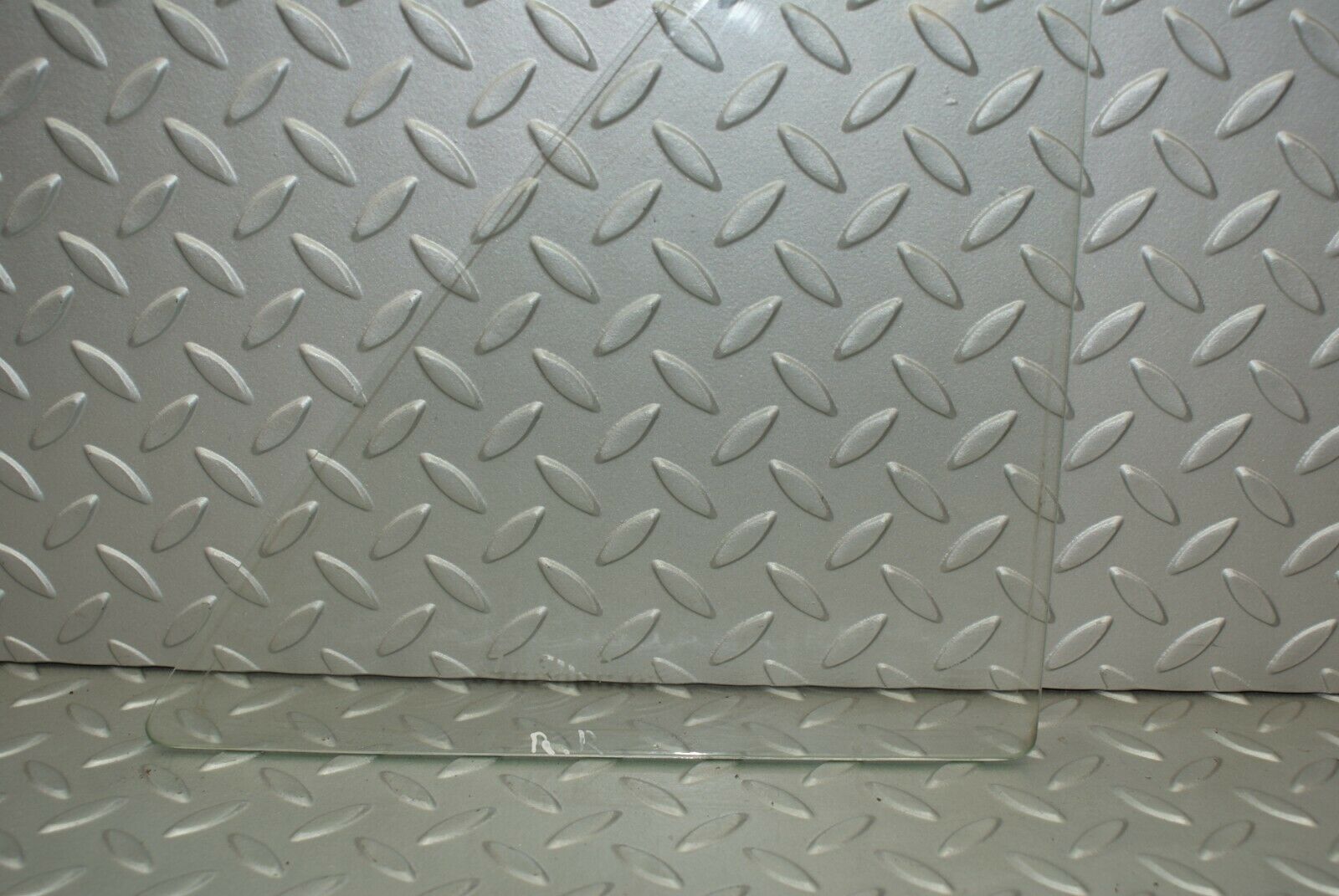 3099 Mercedes-Benz W115 220D Rear Right Quarter Glass