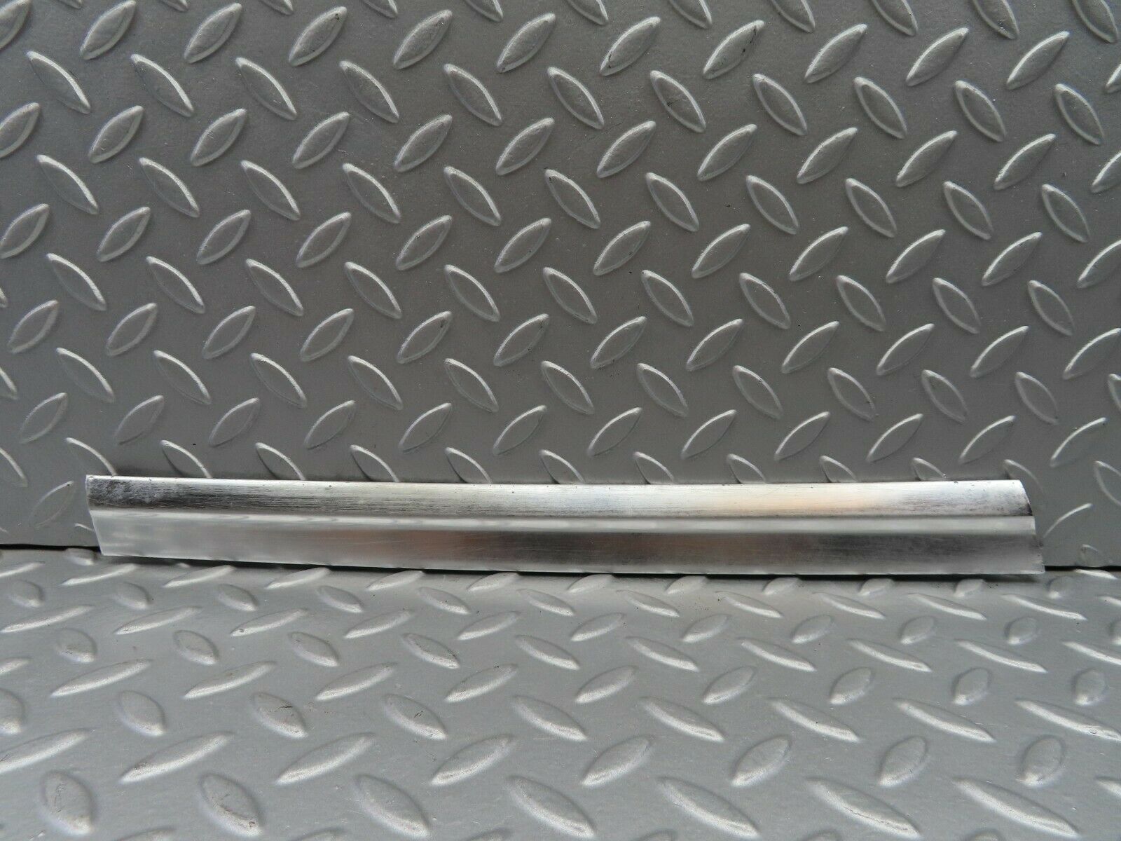 6895 Mercedes-Benz C107 350SLC Coupe Rear Left Window Chrome