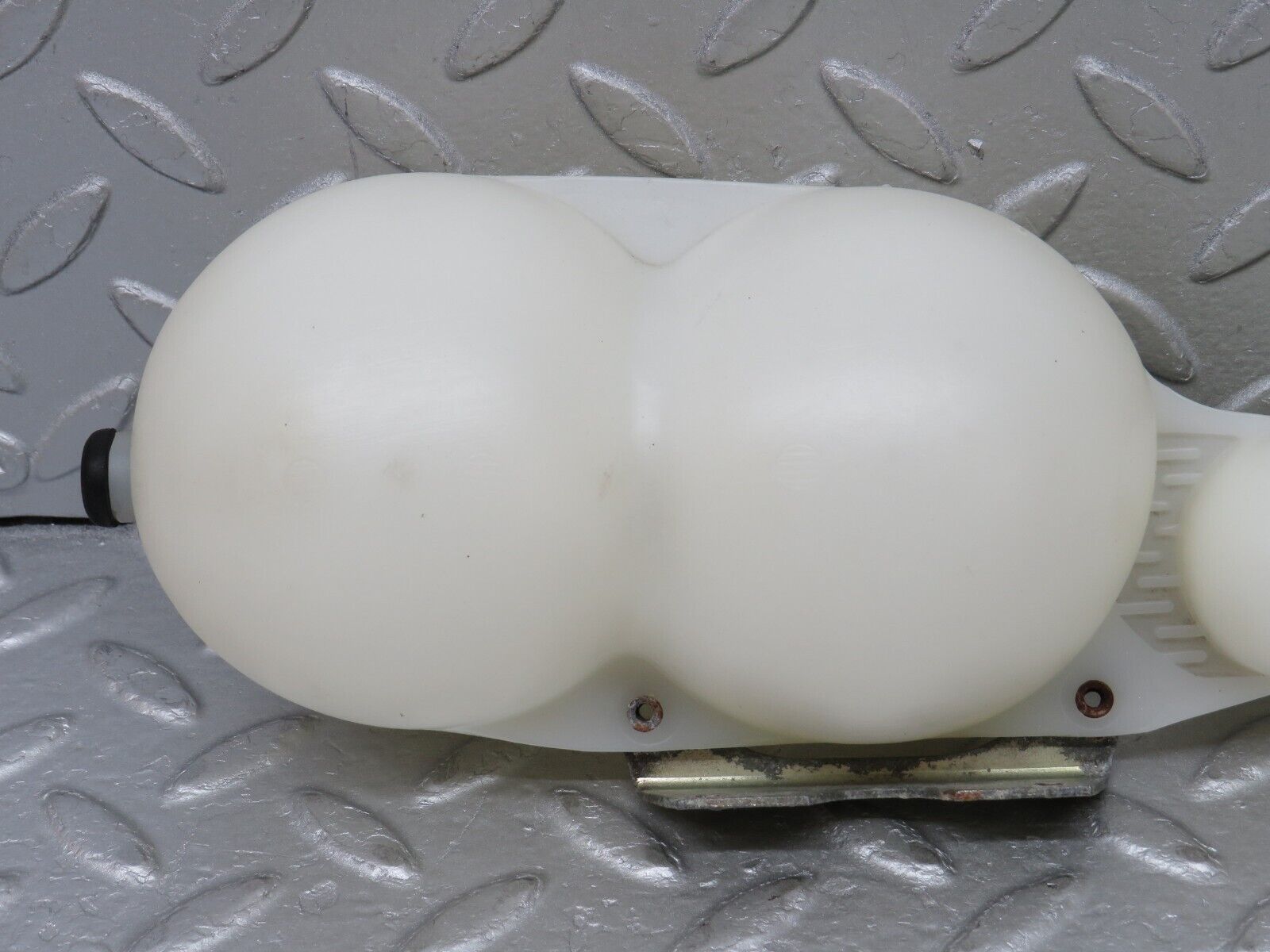 36529 Mercedes-Benz W201 190E 2.0L Vacuum Reservoir