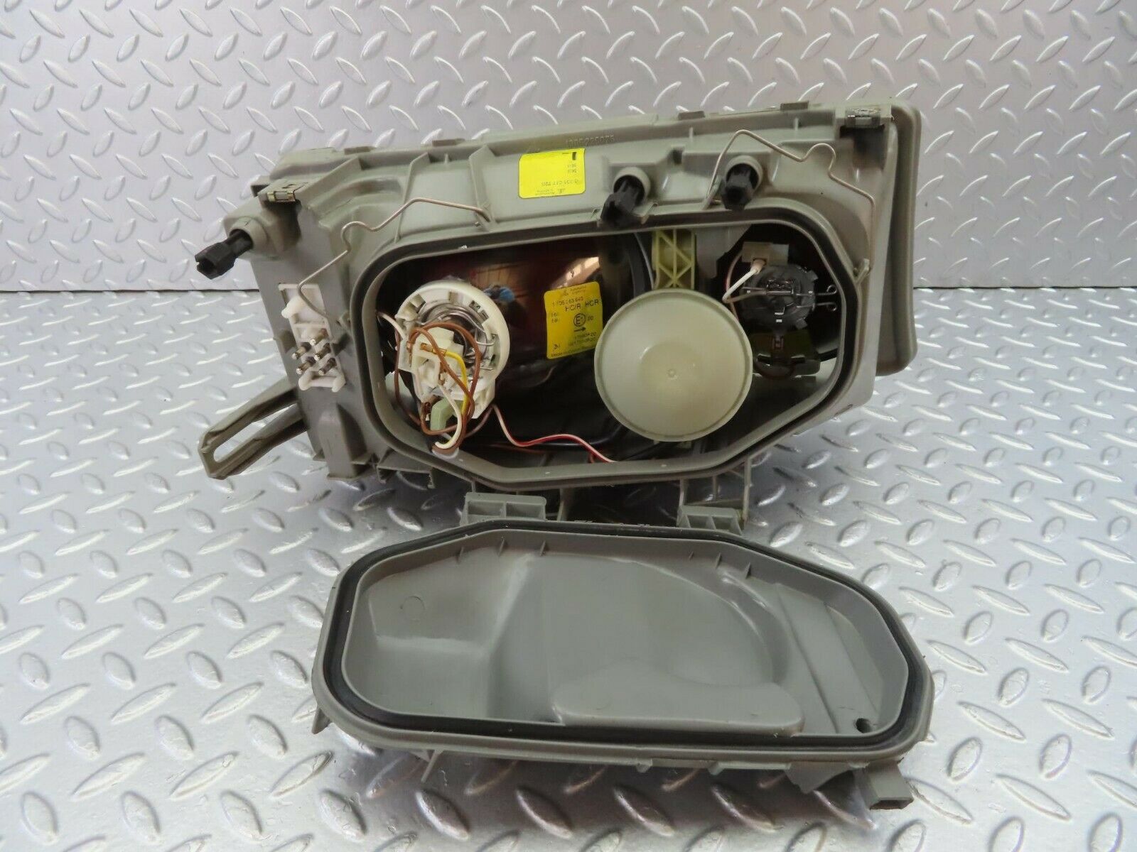 10506 Mercedes-Benz W201 190E Headlight Bosch Left Side 0301067725