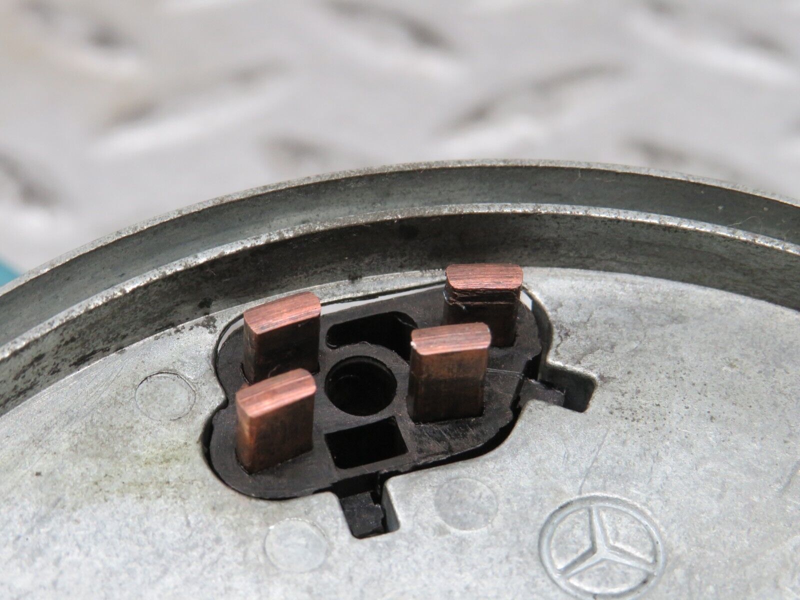 27736 Mercedes-Benz S124 300TE Wagon Steering Wheel Contact Plate 1244620597