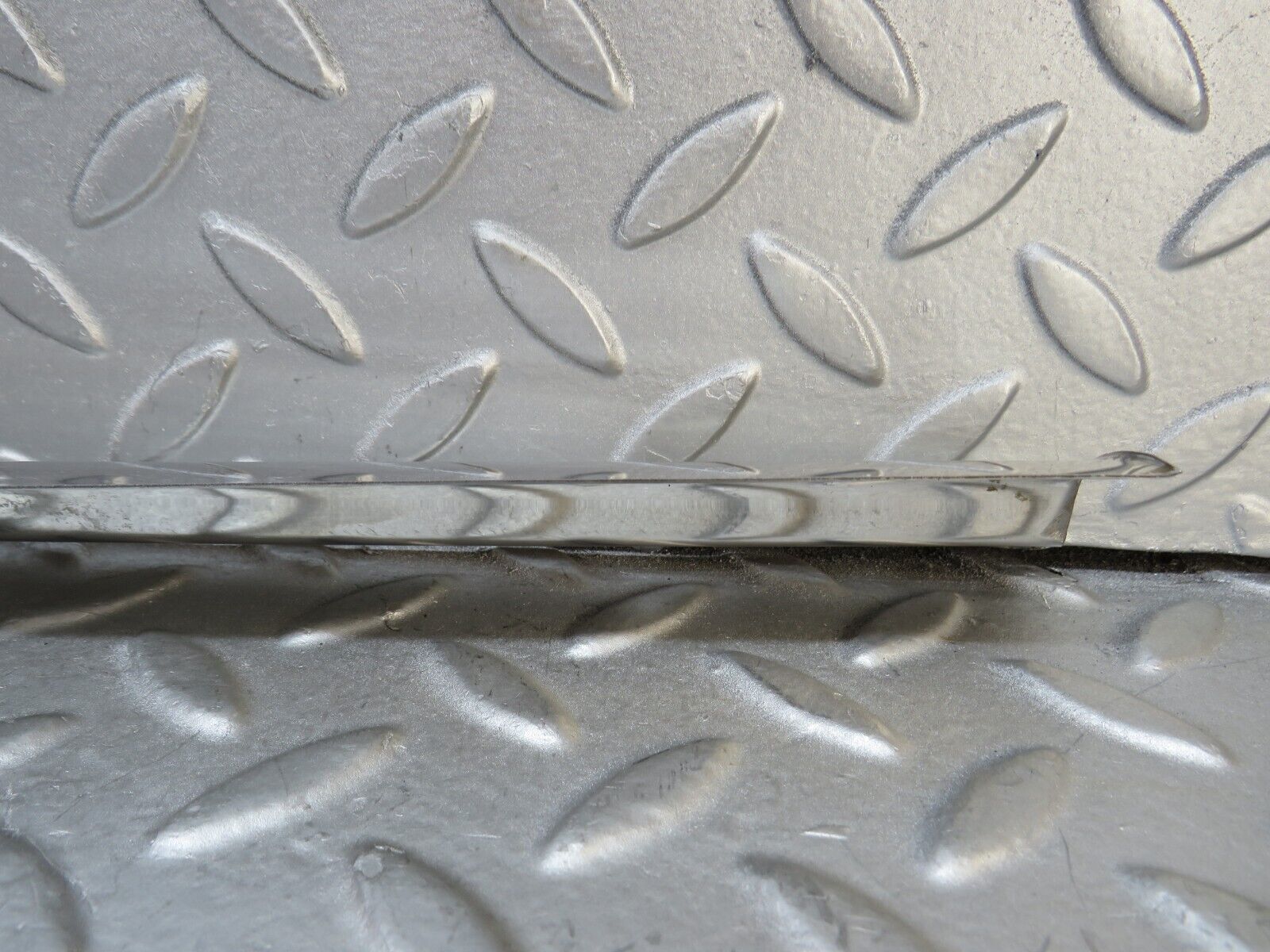 37390 Mercedes-Benz W109 300SEL Front Right Door Sill Chrome