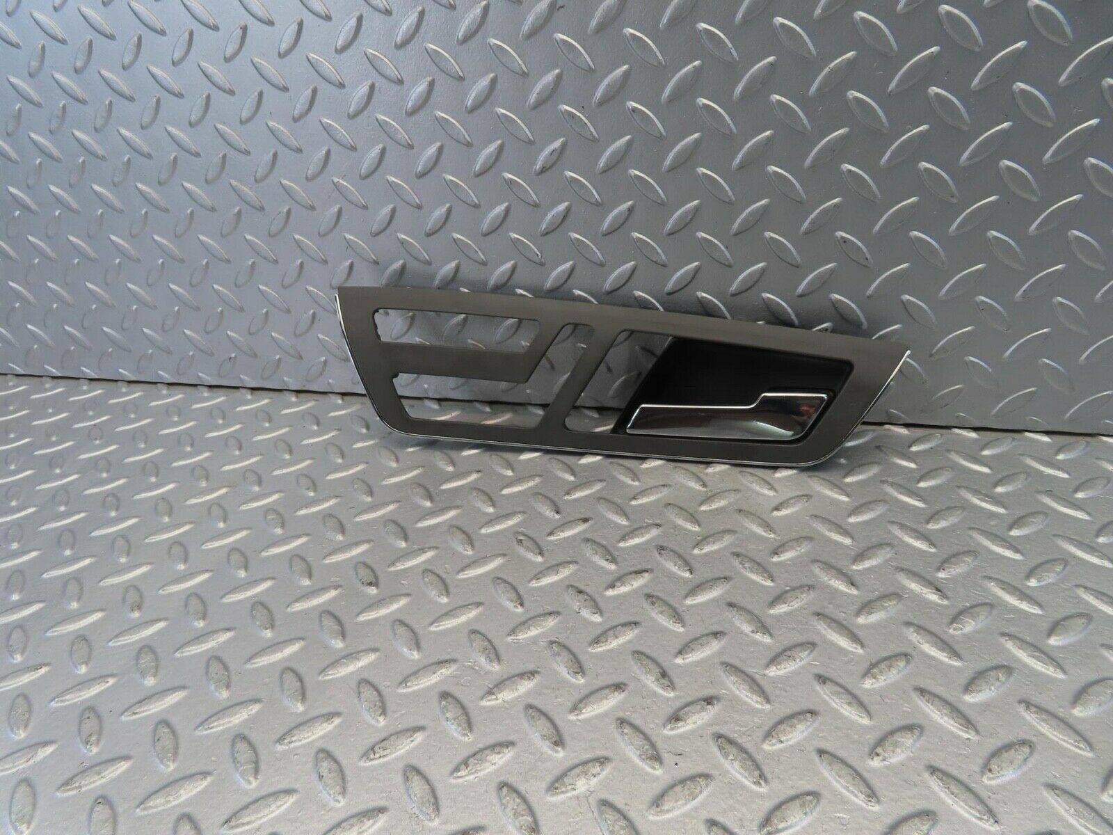 11105 Mercedes-Benz W221 S320 Front Right Door Handle 2217205848