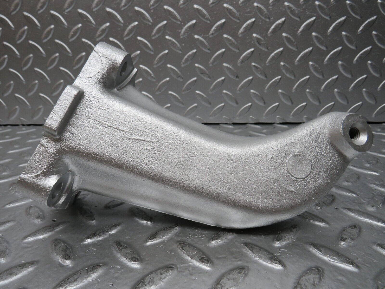 26826 Mercedes-Benz W123 240D Engine Mount Bracket Right Side 6152231404